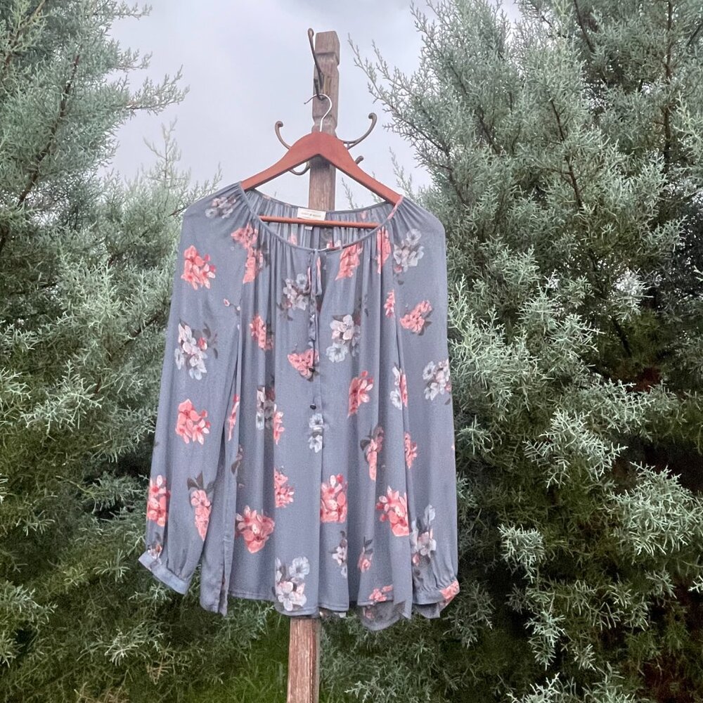 Women's Small Lucky Brand Grey Floral Long Sleeve Blouse - Picture 8 of 16